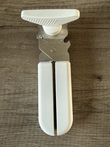Pampered Chef Safety Smooth Edge White Manual Bottle Can Opener 2758 Retired