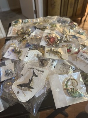 Large Assortment Of Beautiful Brooches. Hundreds Of Different Styles