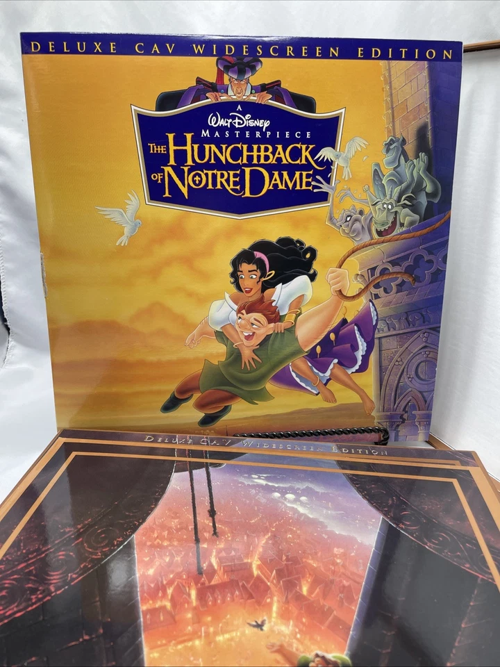 Disney's  RARE) The Hunchback of Notre Dame Deluxe CAV Edition Laserdisc Box Set - Image 3 of 4