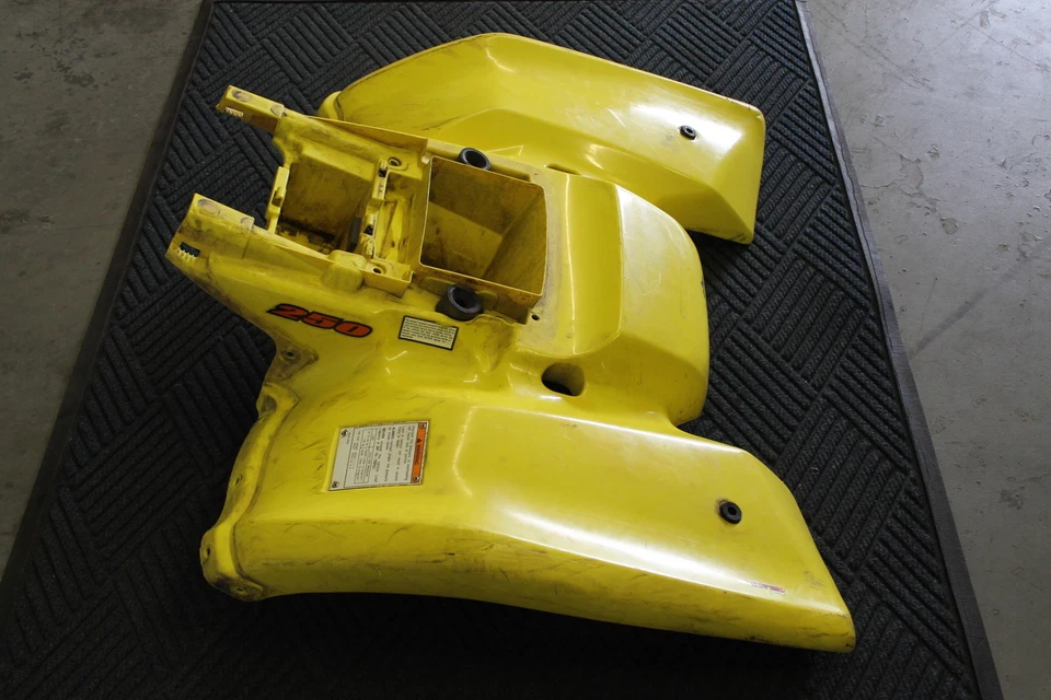 2005 Suzuki Ozark LTF 250 Rear Back Fender Mud Guard 63111-05G00 Foto 4 de 4