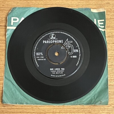 The Beatles - She Loves You - 7  Vinyl Single 1st Pressing 1963  R 5055