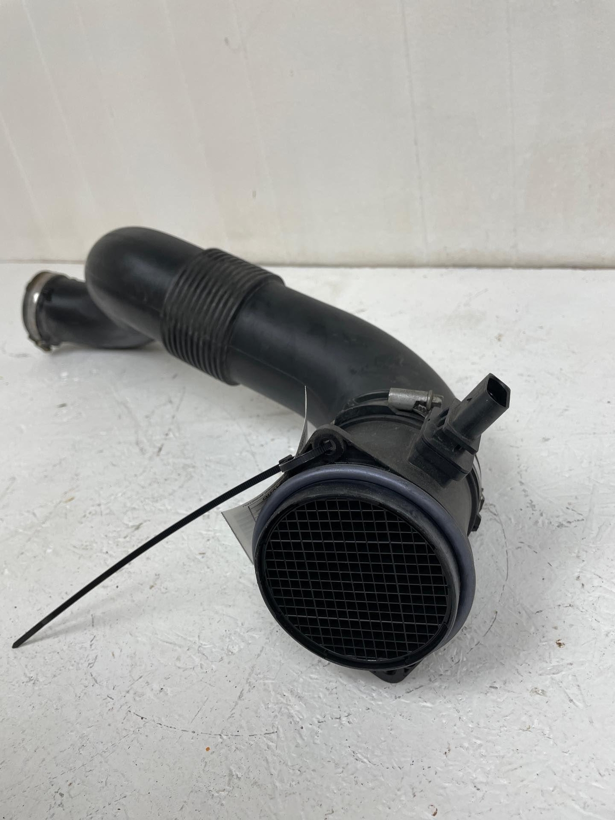 2016-2020 BENTLEY BENTAYGA INTAKE TUBE SUCTION HOSE AIR PIPE FRONT LEFT VACUUM