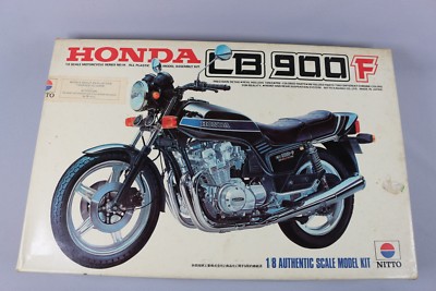 Maquette Nitto Honda CB 900 F 1/8 - Modélisme