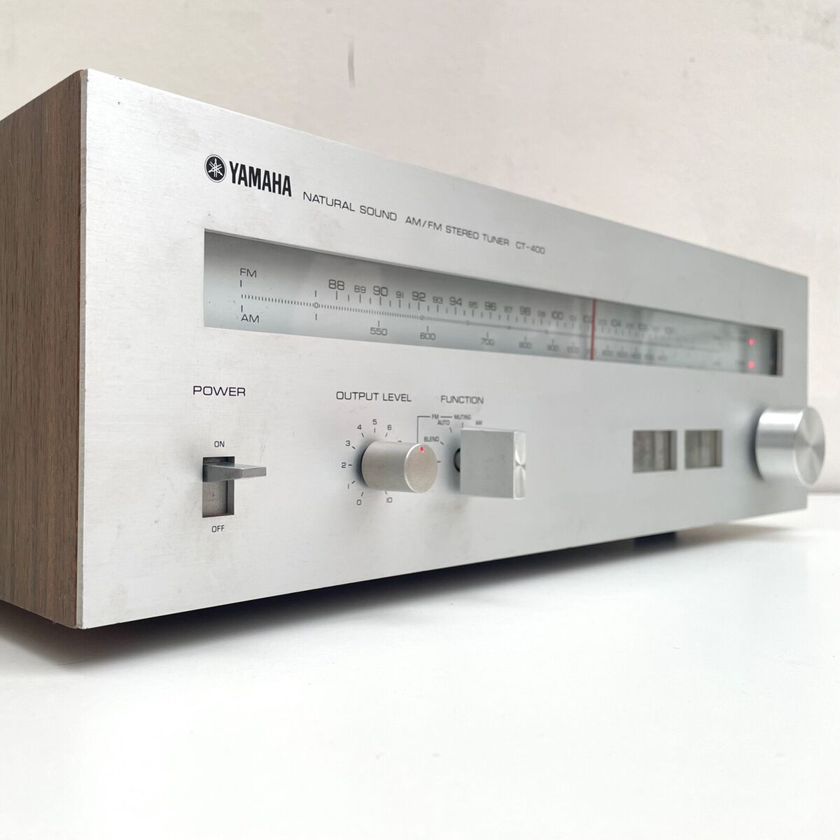 Vintage Yamaha CT-400 AM / FM Stereo Tuner - High Quality Vintage Yamaha CT-400 AM / FM Stereo Tuner - High Quality