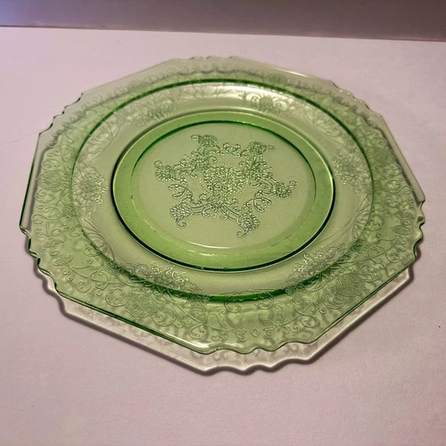 Hazel-Atlas Florentine Uranium Green Depression Glass  10 in Plate