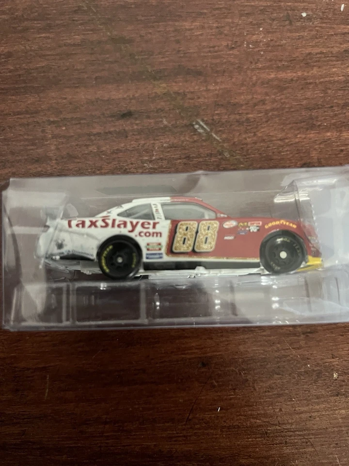 NASCAR Xfinity 2016 Chase Elliott #88 TaxSlayer 1:64 Diecast - Image 2 of 2