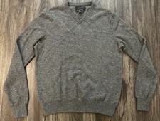 Women  s Tahari Pure Luxe Grey V-Neck 100 Cashmere Sweater- Size Medium