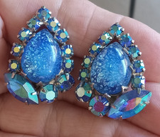 VINTAGE CLIP EARRINGS BLUE TEAR DROP ART GLASS AB RHINESTONES UN-SIGNED REGENCY