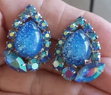 VINTAGE CLIP EARRINGS UN-SIGNED REGENCY BLUE CATS EYE GLASS BOREALIS RHINESTONES