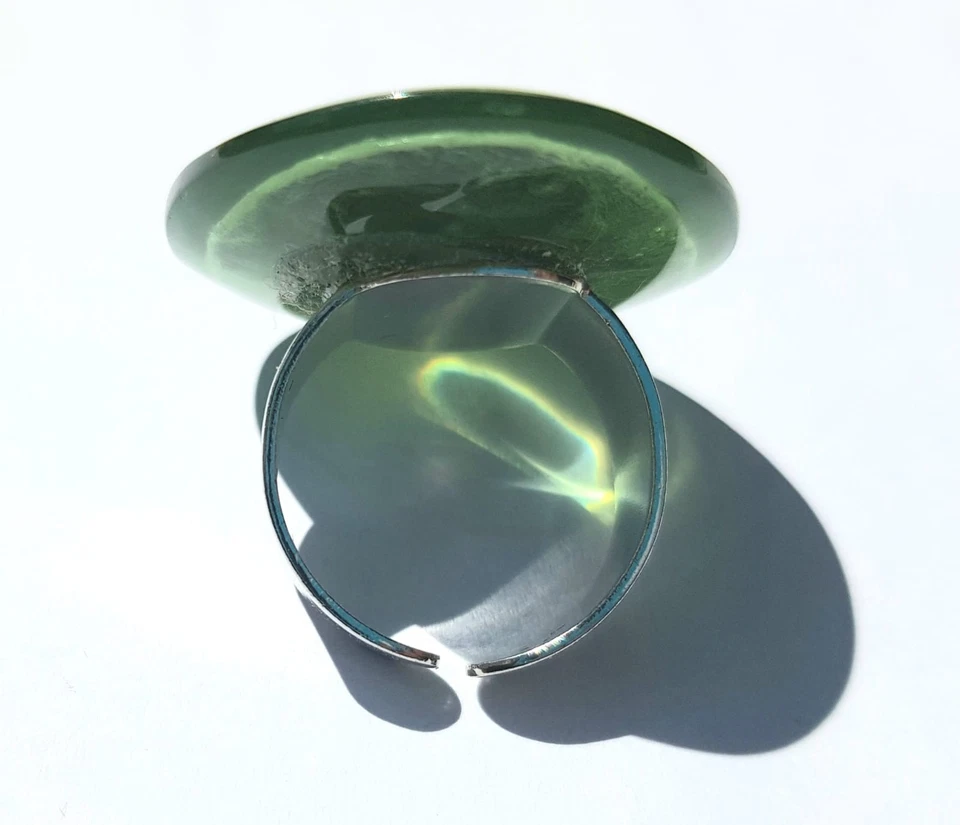 Toller Ring mit "Grün" Capiz Muschel in Harz Culture Mix - Bild 4 von 4
