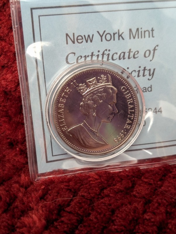 New York Mint Kissing Cherubs/1998 Elizabeth II Commemorative Coin