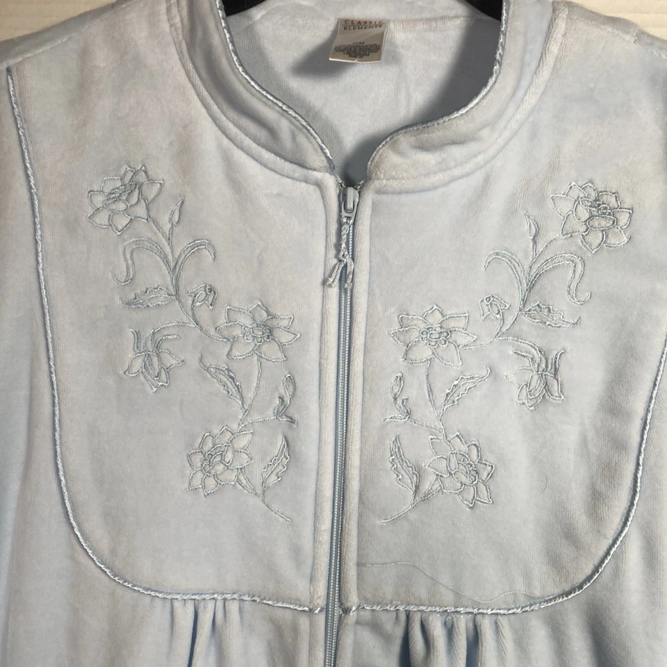 Bata Classic Elements Cremallera Completa Azul Bebé Bordada Talla M Bolsillos Foto 2 de 4