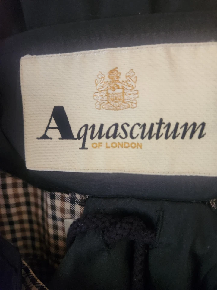Rare Aquascutum Hooded Reversable Poncho/Cape Navy  - Image 3 of 4
