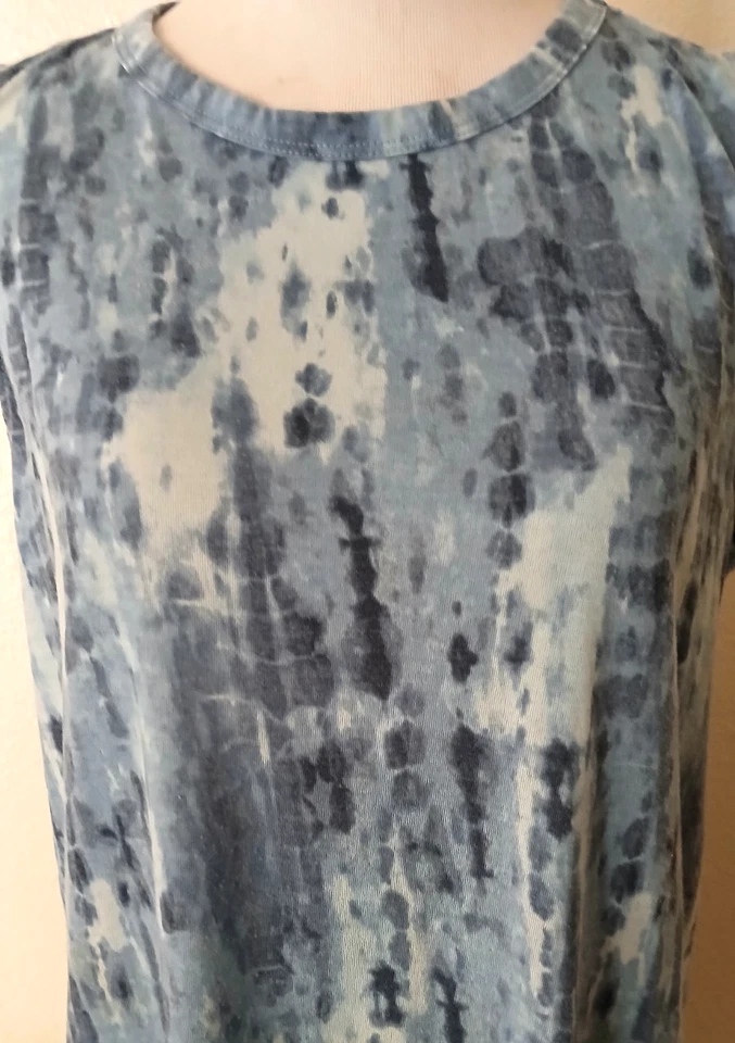 Camiseta sin mangas Old Navy Active Go Dry azul tie dye túnica aberturas laterales elástica mujer mediana Foto 3 de 4