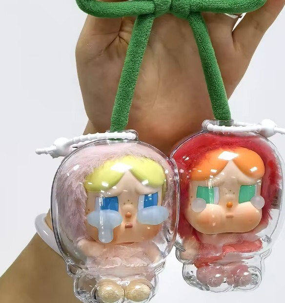 ポップマート Crybaby Cherry めいぐるみ 2個 Pop Mart CRYBABY Crying For Love Series-Vinyl Plush Hanging
