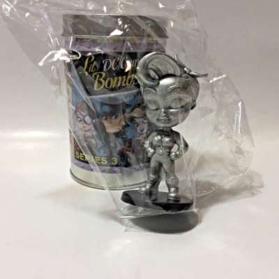 POWERGIRL (CHASE SILVER) DC BOMBSHELLS SERIES 3 MYSTERY MINI VINYL FIGURE TA1262