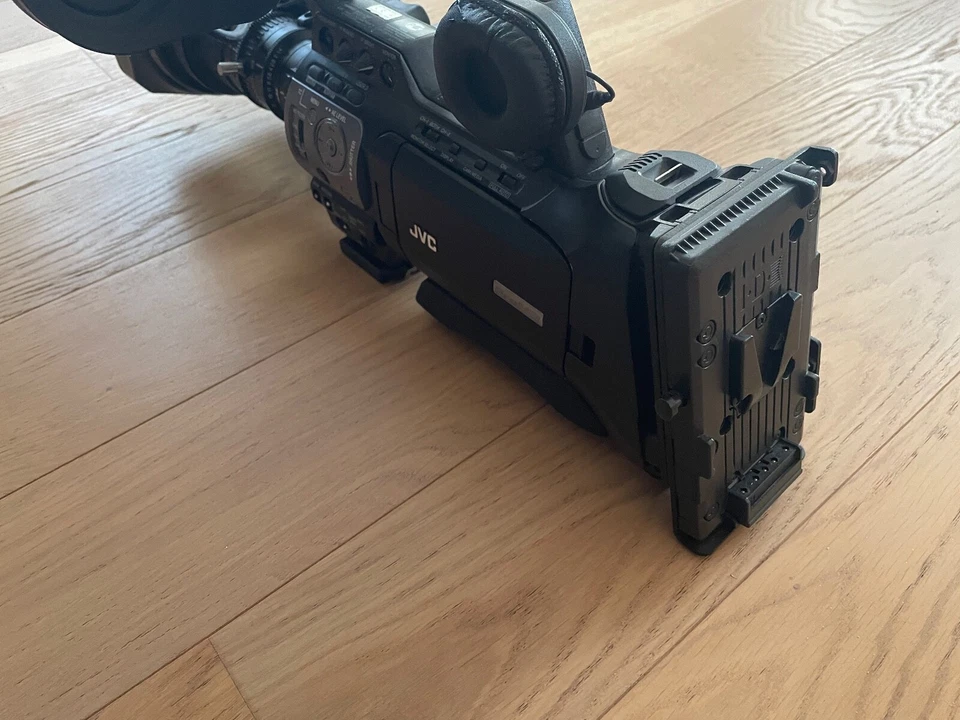 Profi Camcorder JVC GY-HM 700 mit Zubehör - Bild 4 von 4