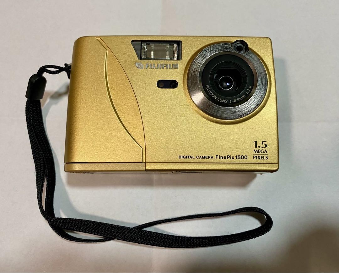Fujifilm Finepix 1500 Digital Camera with Batteries