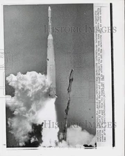1962 Press Photo Scientific satellite atop rocket launched at Cape Canaveral