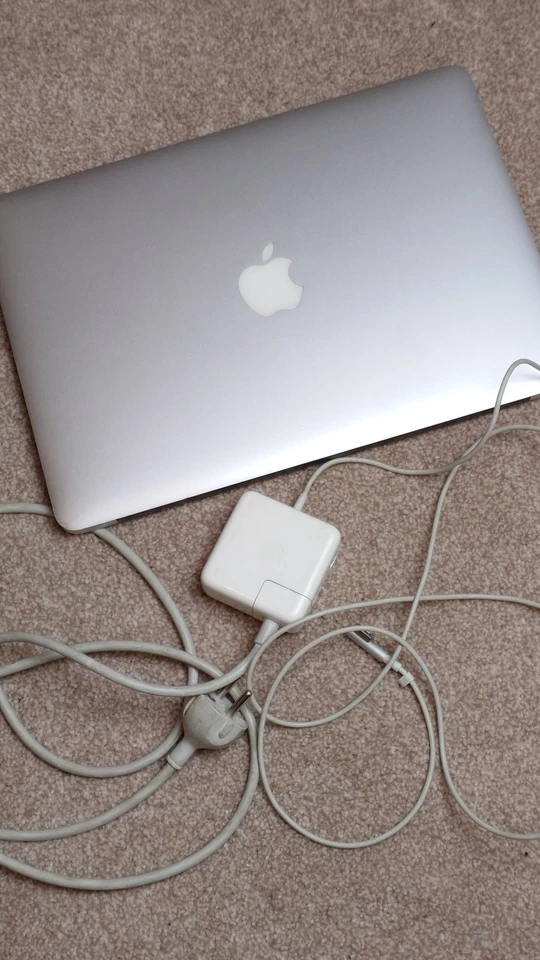 macbook air 13'3, Core i5, I5-2557M, 256SSD from 1£! - Image 3 of 4