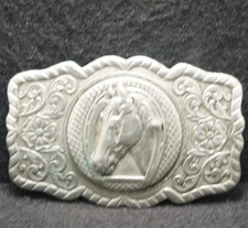 XD21144 SWEET VINTAGE 1970s HORSE IN HORSESHOE WESTERN ANIMAL MENS BELT BUCKLE