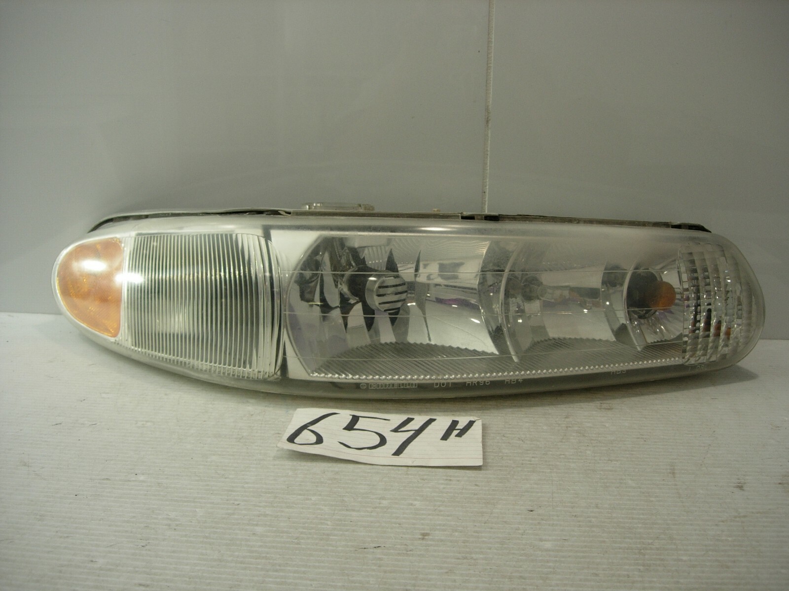 97 98 99 00 01 02 03 04 Regal PASSENGER Side Headlight Used front Lamp #654-H