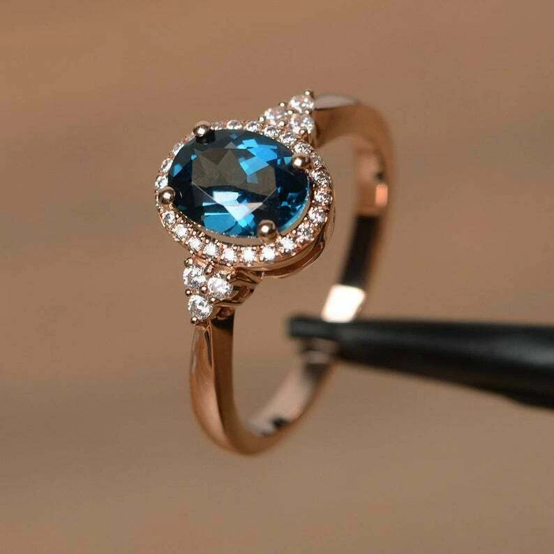 Anillo de compromiso de boda con halo de topacio simulado de corte ovalado de 2 quilates enchapado en oro rosa de 14 quilates Foto 2 de 3