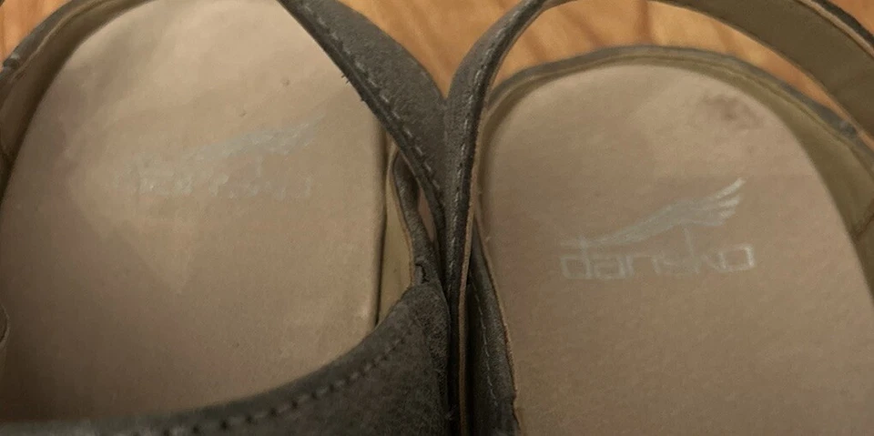 Zuecos Dansko con correa trasera talla 39 color marrón tostado con correa ajustable Foto 4 de 4