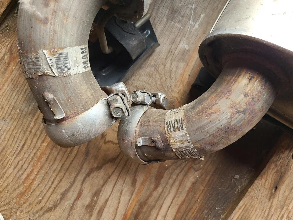 Silenciadores de escape OEM Ford Mustang GT 2011, 2012, 2013, 2014 Foto 2 de 4