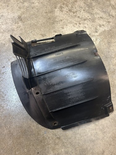1997-00 BMW E39 540i 528i DRIVER WHEEL ARC LOWER SPLASH GUARD 8159425 - Picture 3 of 6