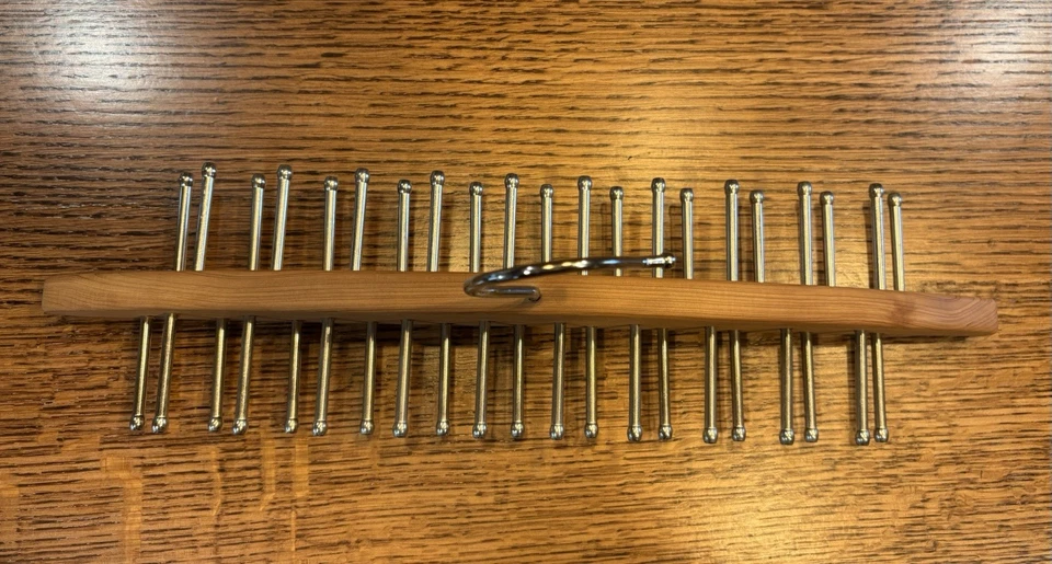 Usado en Excelente Condición Madera de Cedro Corbata/Bufanda Colgante Armario Organizador Percha 42 Clavijas Foto 3 de 4