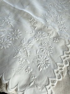 ANTIQUE VICTORIAN DENSE WHITE WORK EMBROIDERED FINE LINEN LUNCHEON TABLE CLOTH