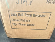 DAILY MAIL Royal Worcester Classic Platinum 20 PIECE DINNER SERVICE NEW IN BOX