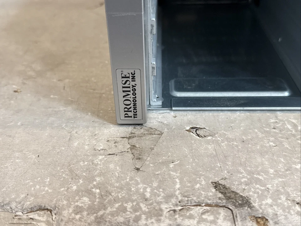 Storage array PROMISE VTrak E830f com 2x 8Gbps Fibre Channel 6Gb SAS/SATA - Imagem 2 de 4