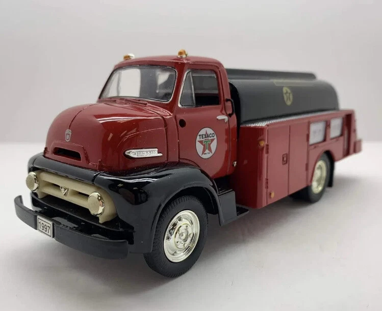 1:34 Scale First Gear 1953 Ford C-600 W/Tanker Texaco Star Enterprise 18-2168. - Image 3 of 4