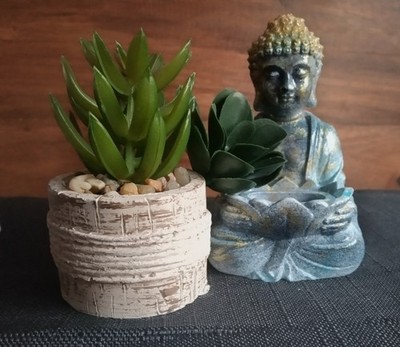 Ein Budda, gegossen und liebevoll bemalt, Handarbeit