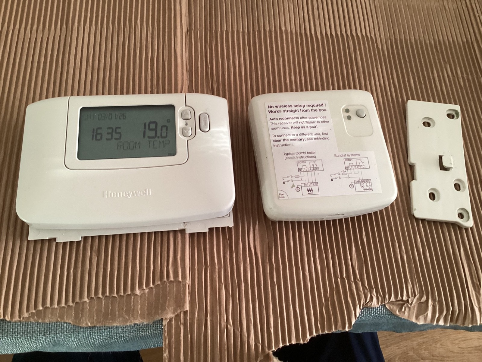 Honeywell CM927 Wireless Programmable Room Thermostat