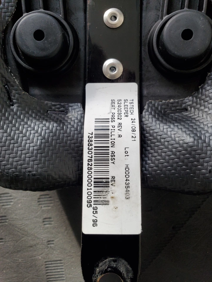 Almohadilla de asiento para pasajero Harley Davidson Street Bob 2018-2023 OEM 52400302 Foto 2 de 3