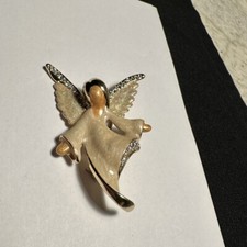 Rhinestone & Enamel Flying Angel Christmas Holiday Brooch Pin NWOT