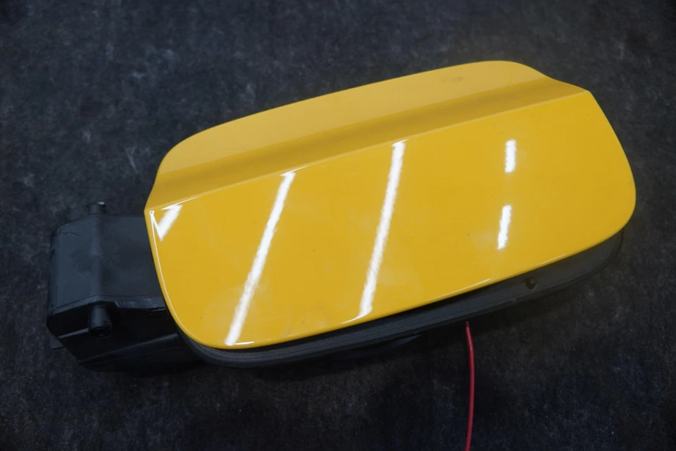 Tapa de tapa de puerta de llenado de tanque de combustible de gasolina bolsillo 8V5809907 OEM Audi S3 A3 2015-20 Foto 2 de 4