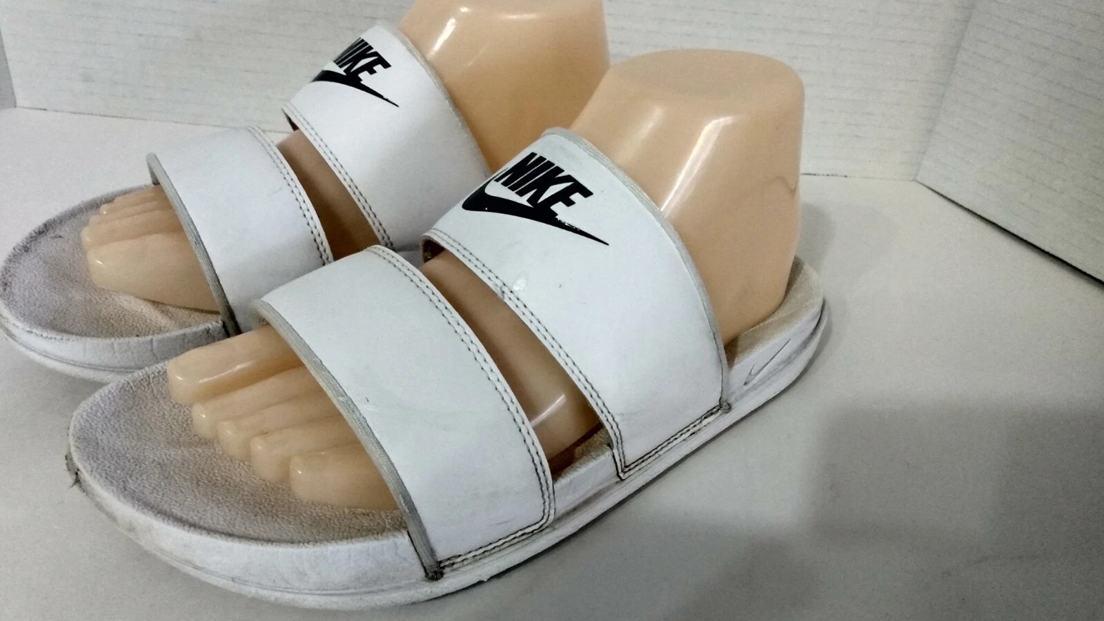 Sandali da donna Nike OffCourt Comfort taglia 8 bianchi classici duo schiuma DC0496 100