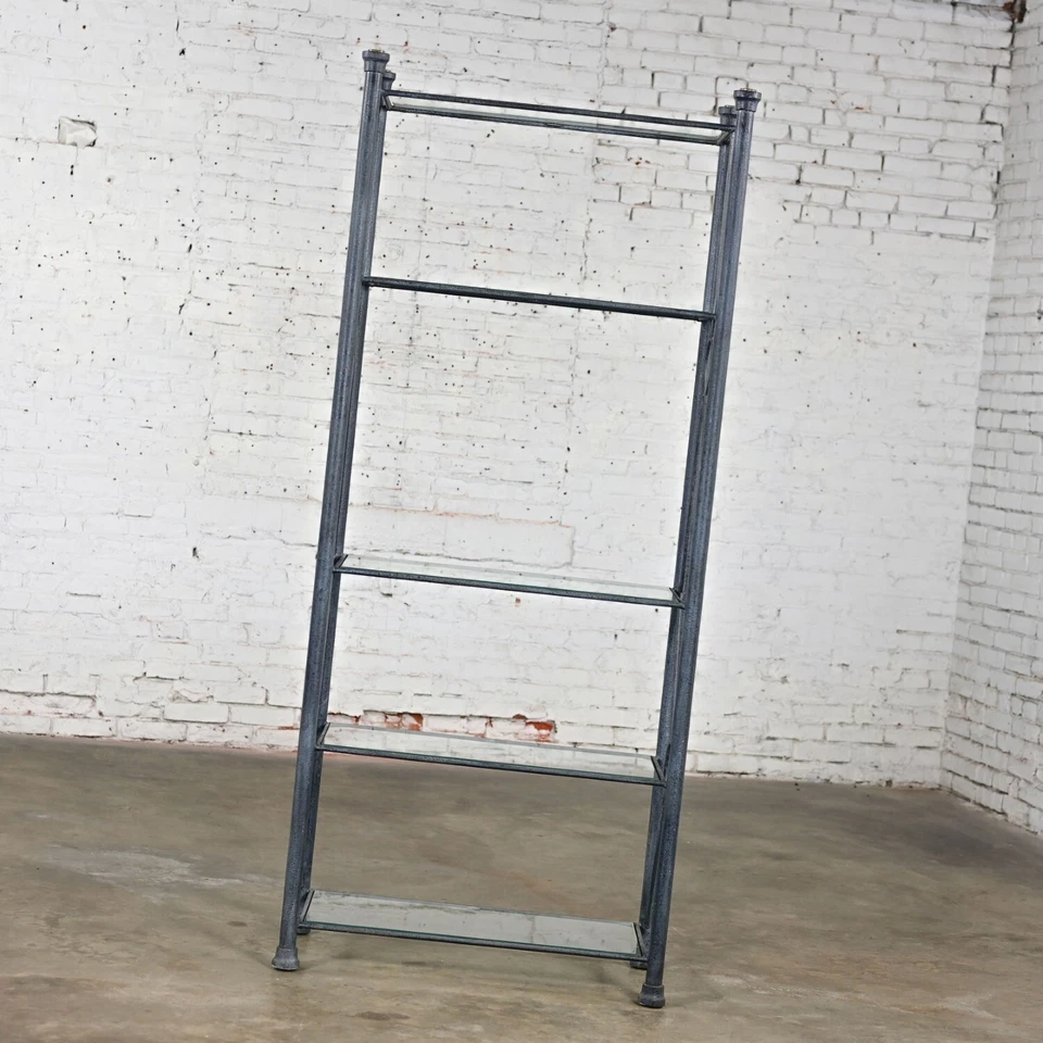 Etagere moderno con marco de tubo de metal texturizado negro y gris carbón y estantes de vidrio Foto 3 de 4