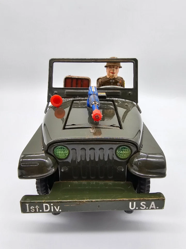 1st Div. Korea vs US Army Patrol Tin Jeep Battery Operated BY T.N Japan c1950s - Image 4 of 4