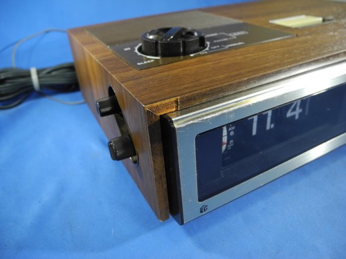 VTG 1970s Sony ICF-C670W Digimatic AM/FM Flip Clock Alarm Radio Tested - Video! - Picture 4 of 13