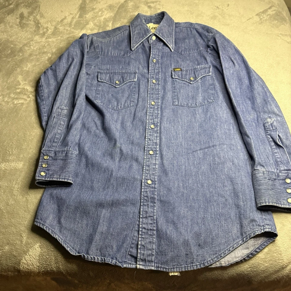 VTG Lee Men Medium 15.5x33 Denim Shirt Pearl Snap Western 70s Long Tails USA - Image 2 of 4