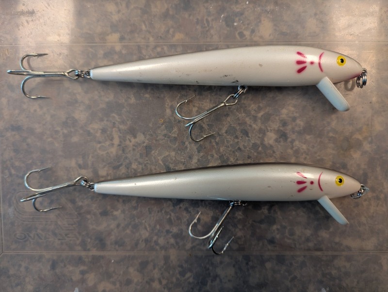 Lot Of 2 cotton cordell red fin 7 inch jerkbait fishing