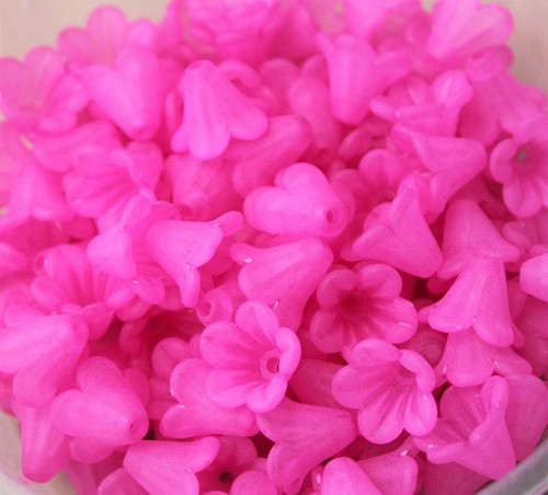 40 Lucite Frosted Acrylic Lily Flower Beads 14mm Bead Caps For Making Jewellery - Picture 12 of 17