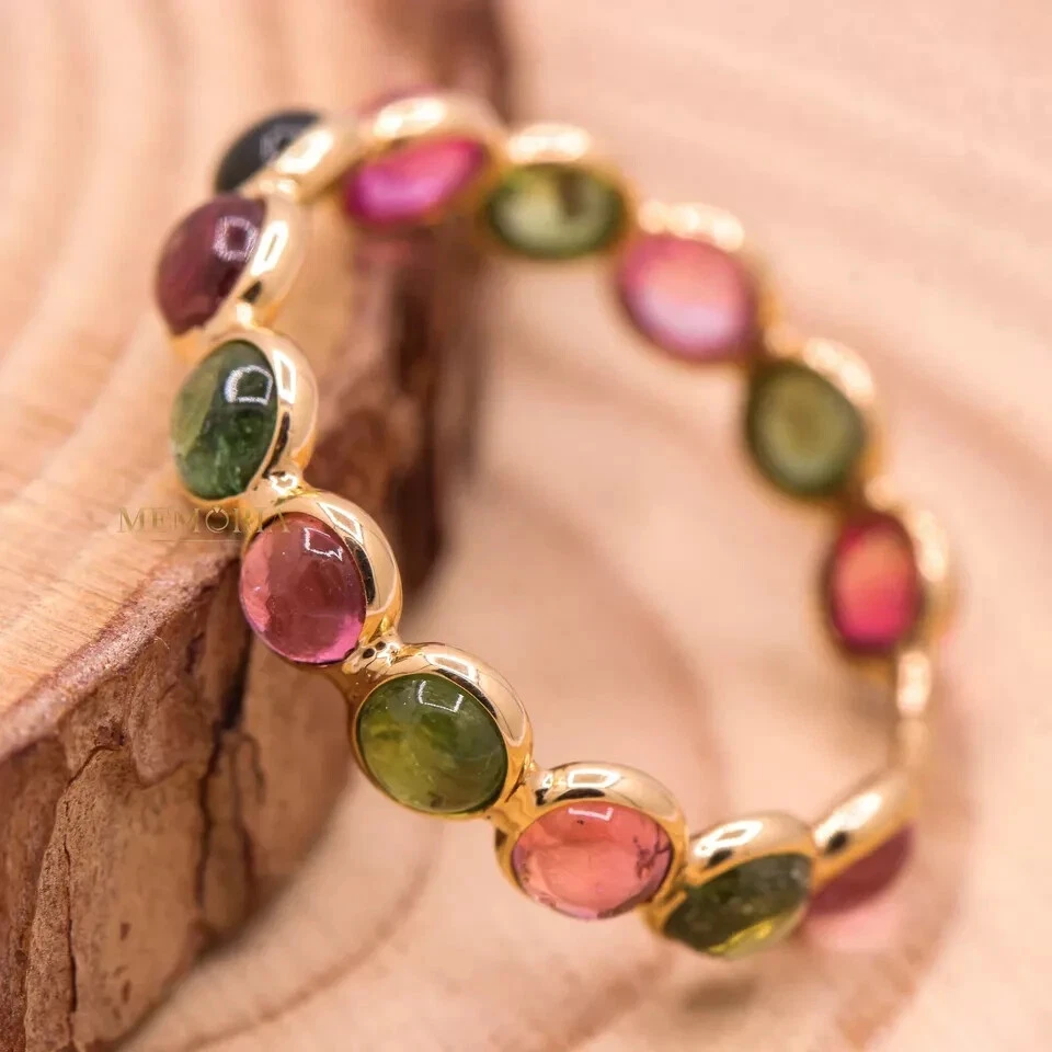 Conjunto de bisel de turmalina múltiple con piedras preciosas arco iris de oro amarillo de 18k banda de anillo de eternidad Foto 2 de 4