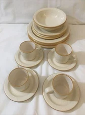 Mikasa Boutique E-2800 17 PC, Great Condition.