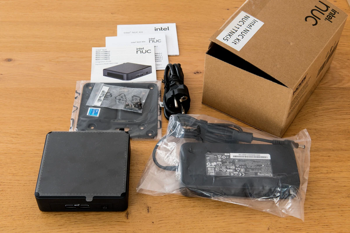 Intel NUC 11 Pro NUC11TNKi5000 256GB SSD i5-1135G7 8GB RAM Mini PC